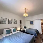 Residences Old Town דירה *